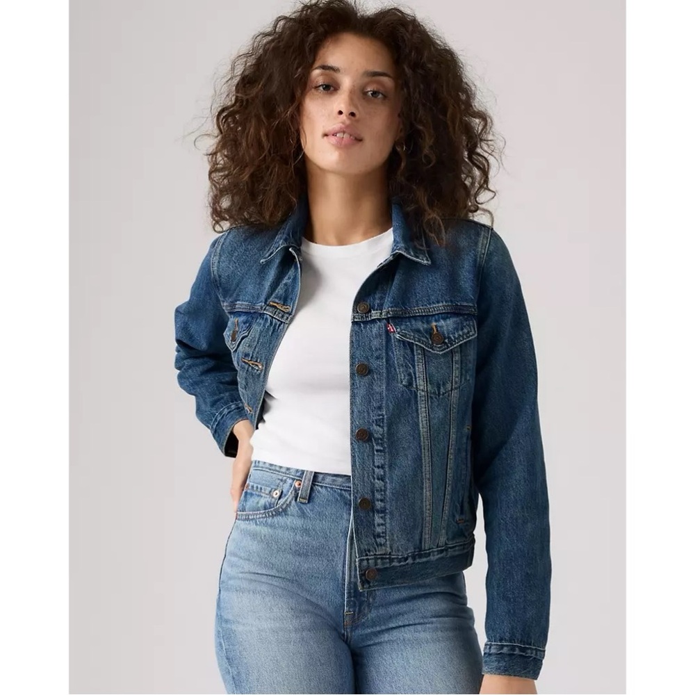 Levi’s Medium Wash Denim Trucker Jean Jacket Womens M
